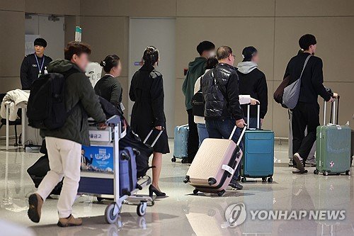 11 S. Koreans flee Saudi Arabia on Japan’s chartered flight amid Middle East conflict