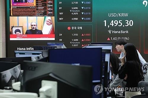(2nd LD) S. Korean currency slips to fresh 17-yr low against U.S. dollar amid Iran crisis