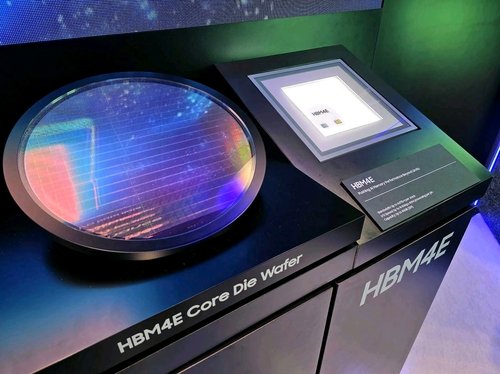 (2nd LD) Samsung vows to triple HBM production, unveils HBM4E sample