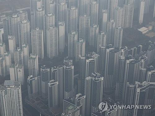 Household loans fall for 3rd month in Feb.; mortgage loans edge up on moving demand