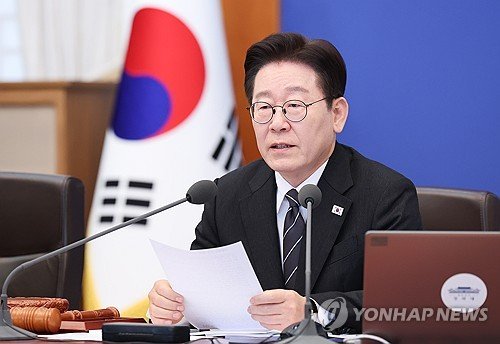 (LEAD) Lee says possible shift of USFK’s military assets won’t affect deterrence against N. Korea