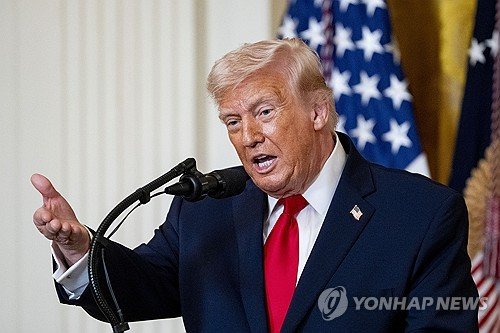 (LEAD) Trump says U.S. will hit Iran ‘very hard’ over next week, war will end when he feels it ‘in my bones’