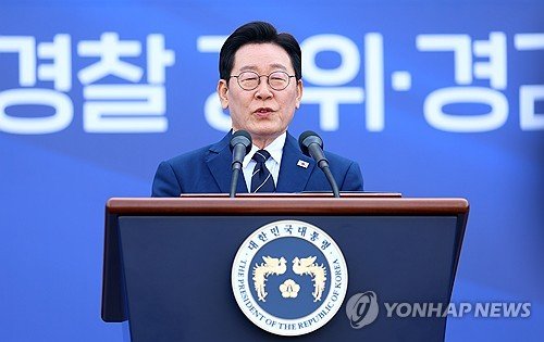 Lee calls on police to enforce law in meticulous, fair manner