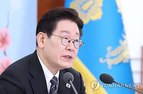 Lee expresses hope new labor law will promote dialogue to resolve labor-management disputes