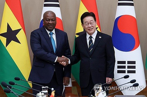 Lee, Ghanaian president agree to boost cooperation in maritime securiy, climate change