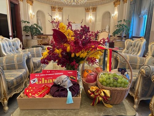 Lee gifts specially designed Ghana chocolate to Ghanaian president