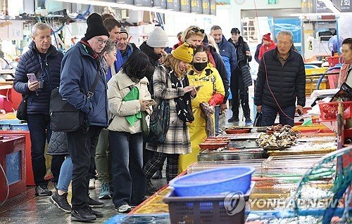 Number of foreign residents in S. Korea nears 1.7 mln in 2025