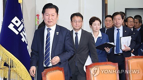 Ruling party vows to pass tax bill this month to help stabilize foreign exchange market