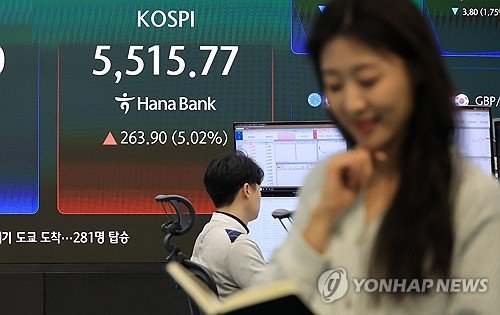 Seoul shares extend gains late Tues. morning as crude price stabilizes