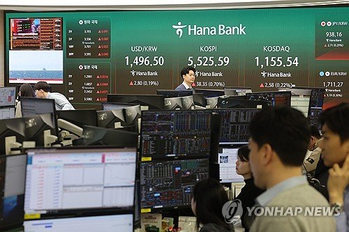 Seoul stocks inch down late Mon. morning as oil price woes continue