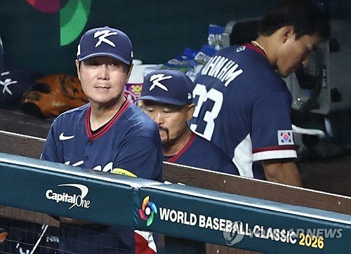 (WBC) S. Korea manager thanks veteran pitcher for service after crushing defeat