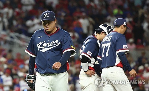 (WBC) Starter gets early hook, relievers struggle in big loss in quarterfinals